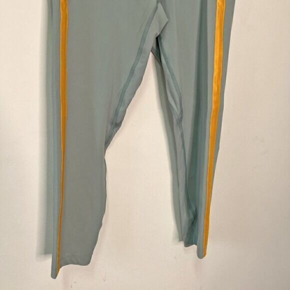 Under Armour UA Meridian Shine Ankle Leggings in Grey Shine - Picture 5 of 6